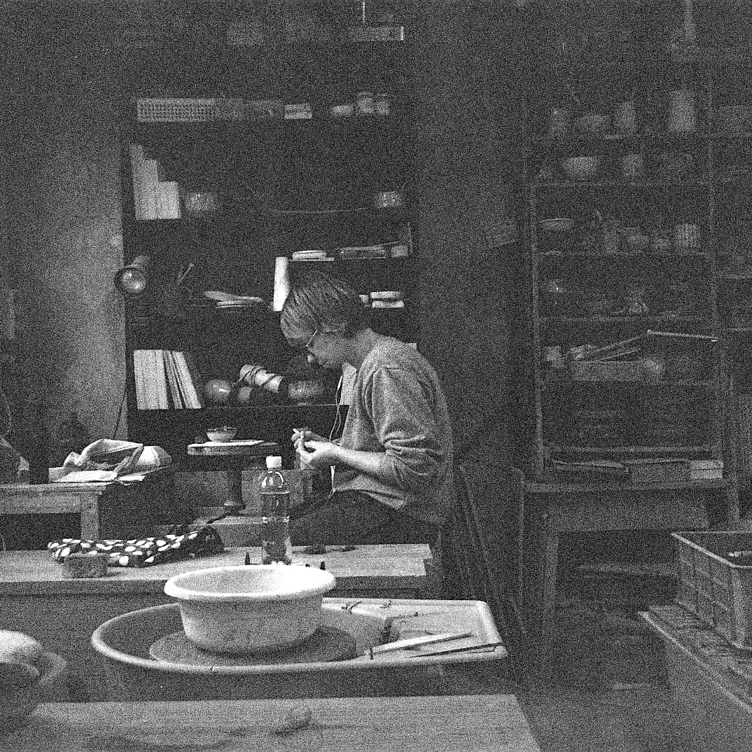 Órla in the studio room in Japan